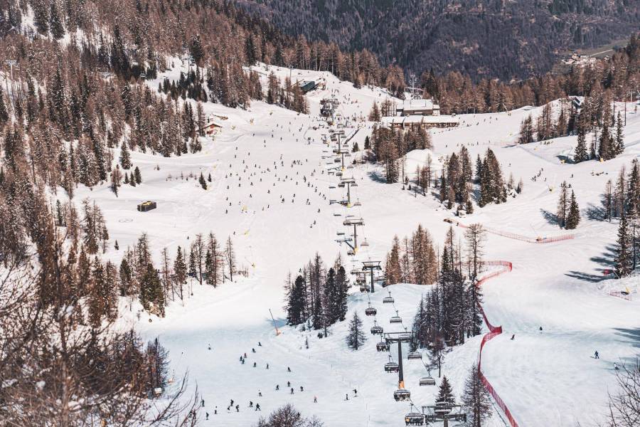 Atrakcje i warunki narciarskie podczas jazdy na nartach w Beskidach